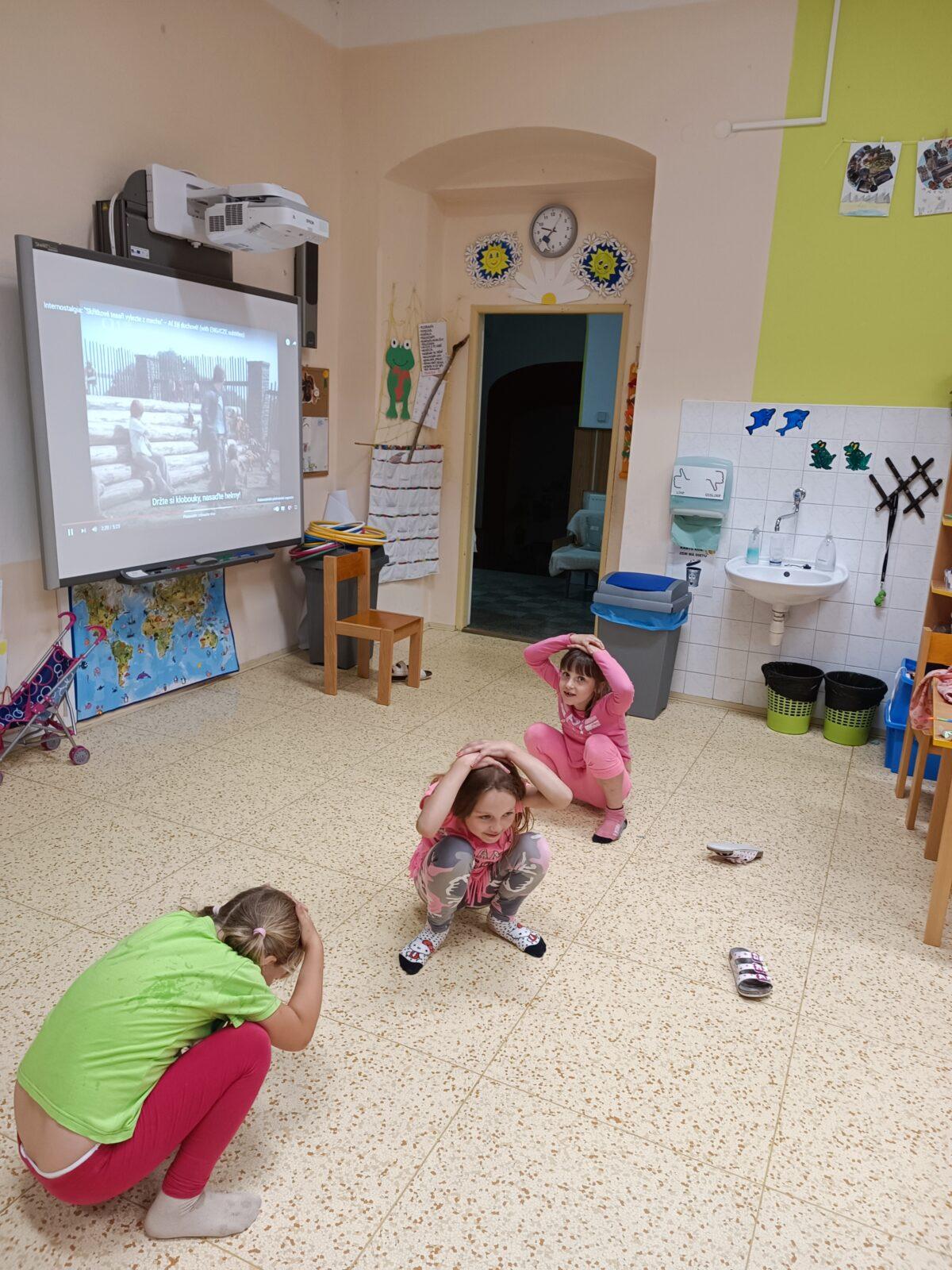 TLAPKY - spaní ve škole - 63