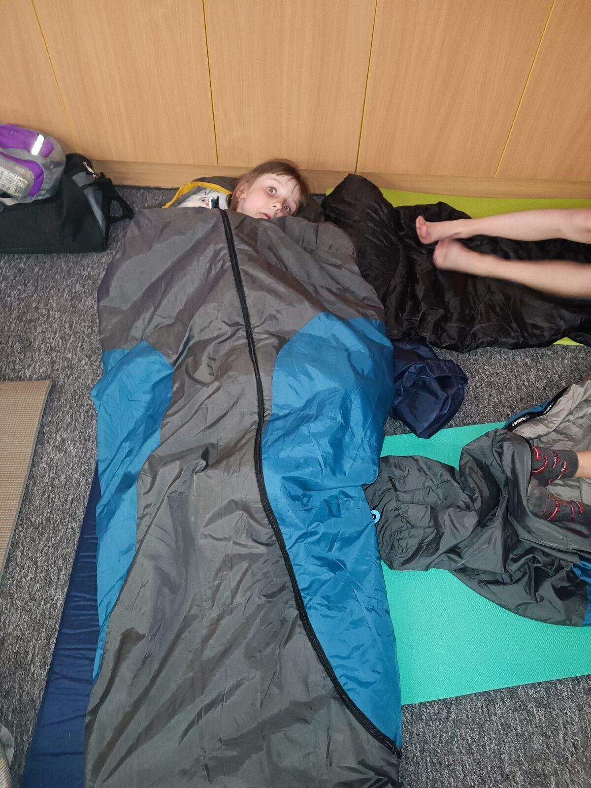 TLAPKY - spaní ve škole - 88