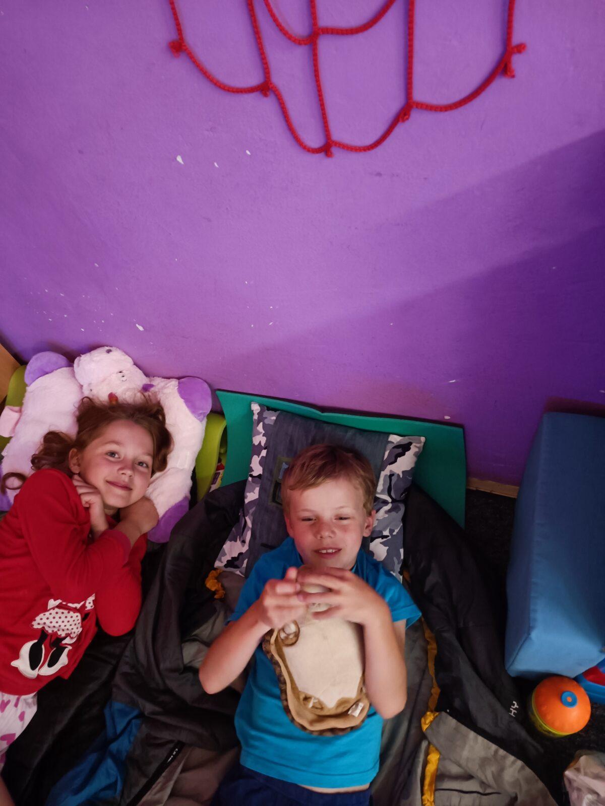 TLAPKY - spaní ve škole - 89