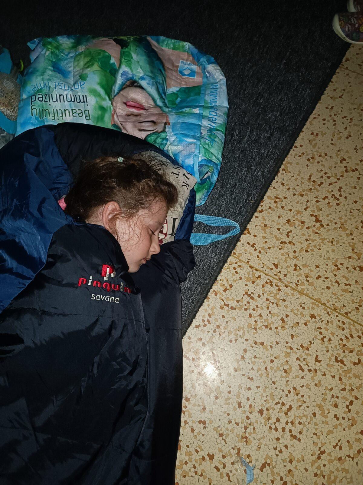 TLAPKY - spaní ve škole - 93