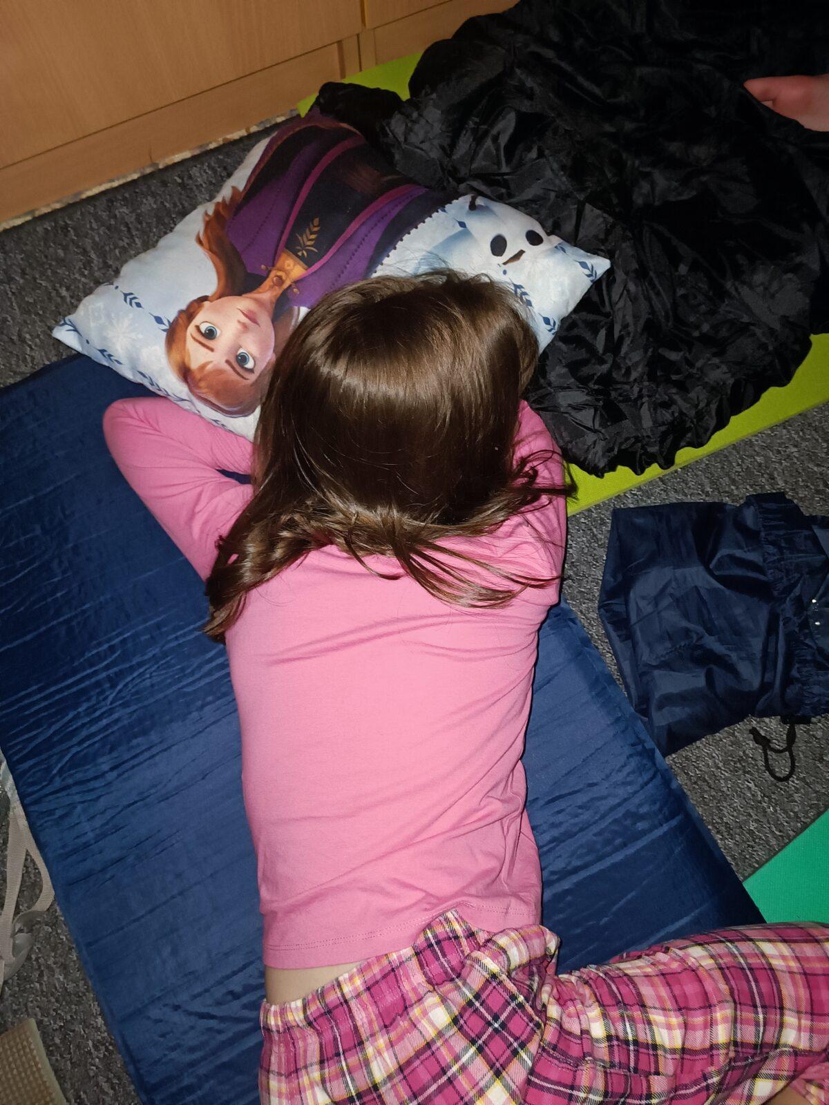 TLAPKY - spaní ve škole - 94