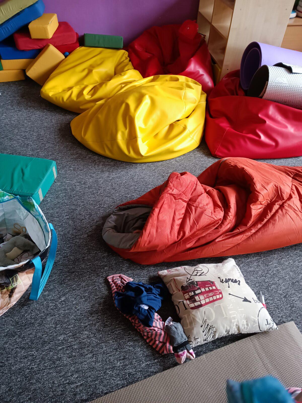 TLAPKY - spaní ve škole - 99