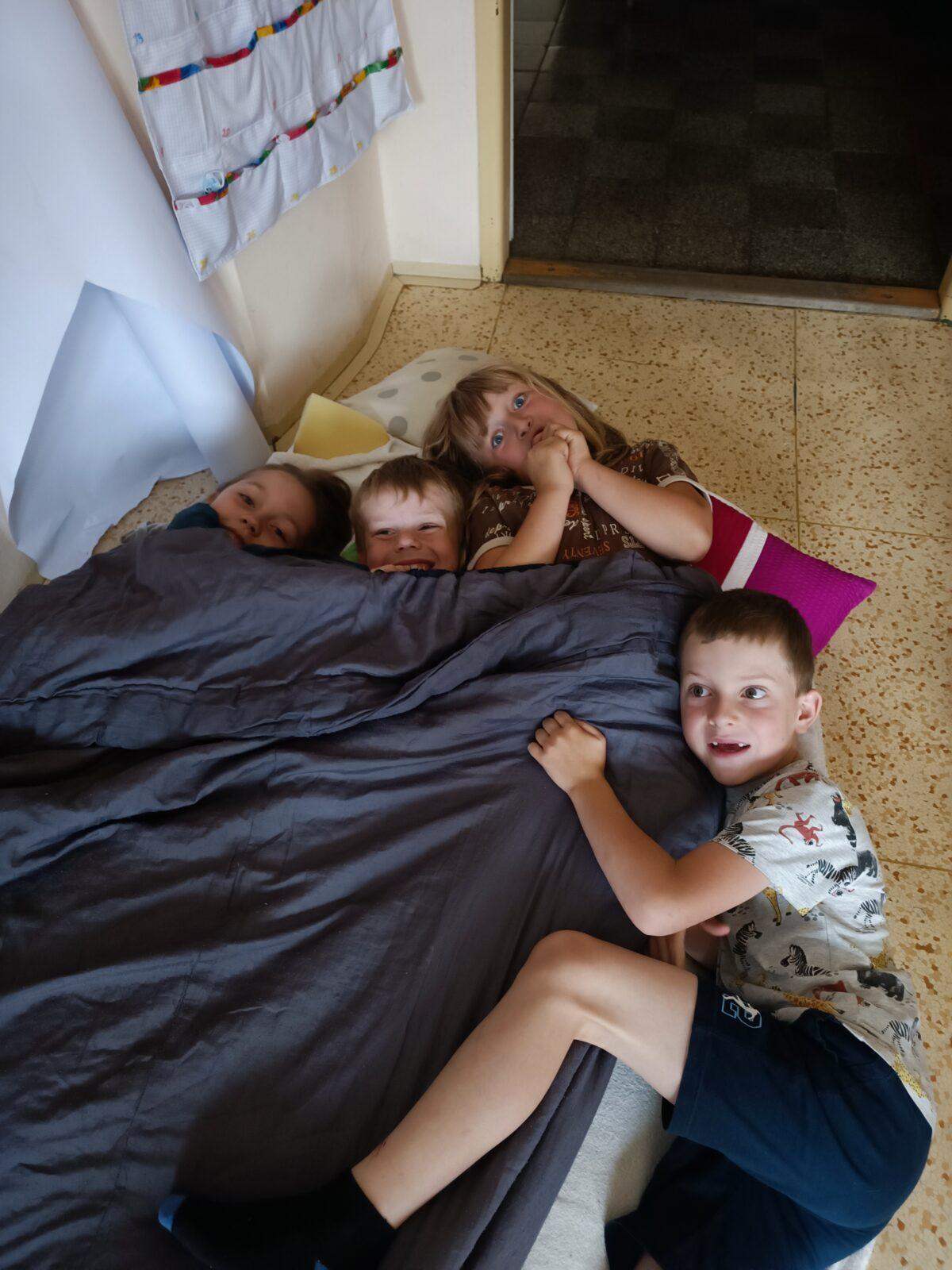 TLAPKY - spaní ve škole - 109