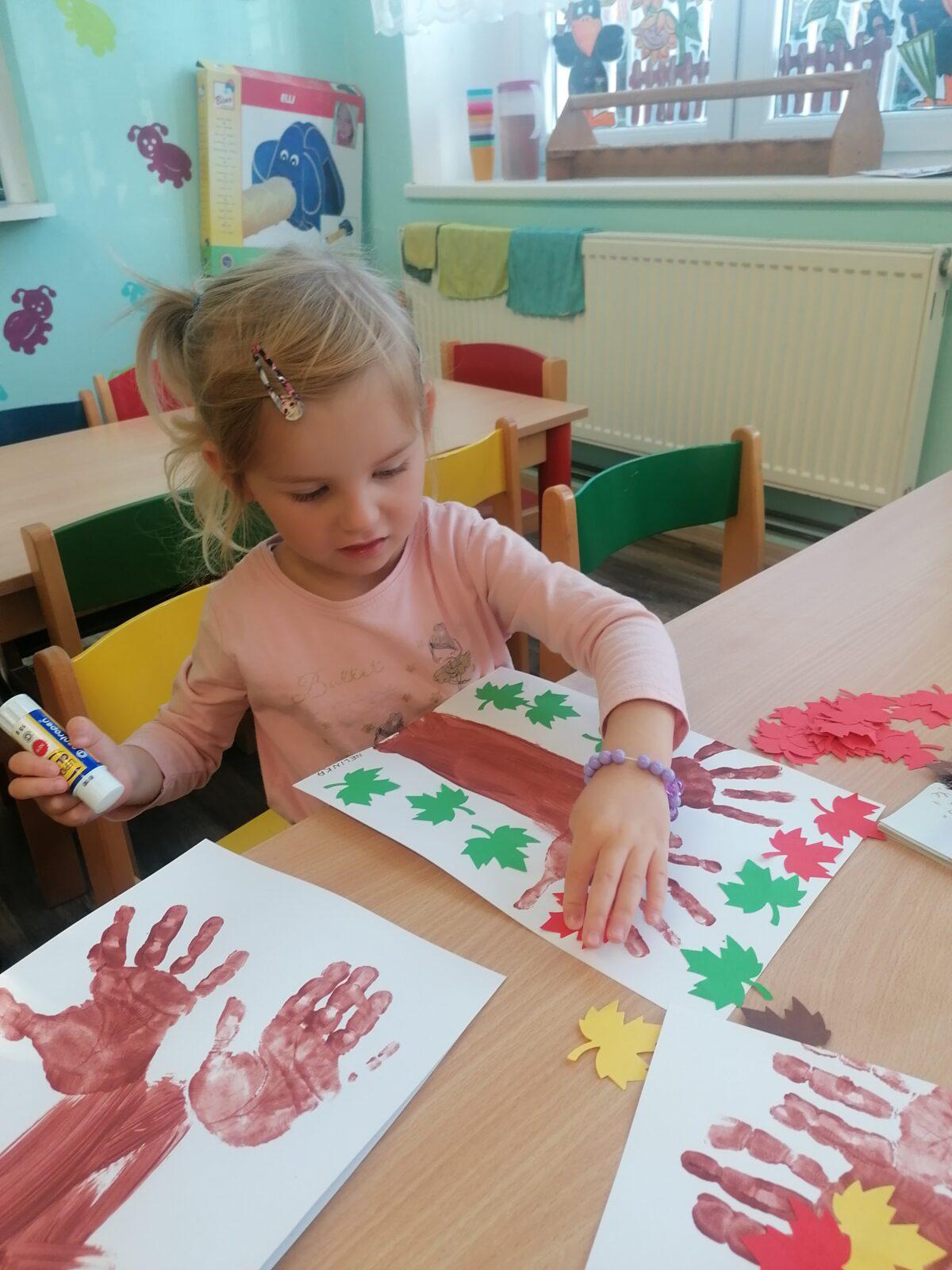 Tvořeníčko, tvoření: "Listí žloutne, poletuje" - Broučci - 33