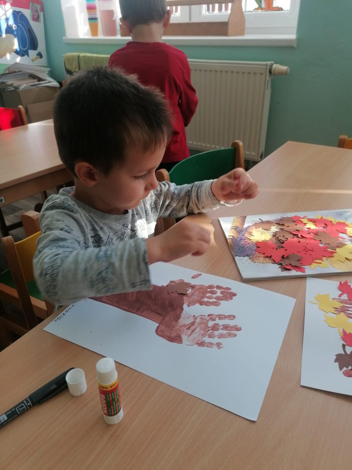 Tvořeníčko, tvoření: "Listí žloutne, poletuje" - Broučci - 43