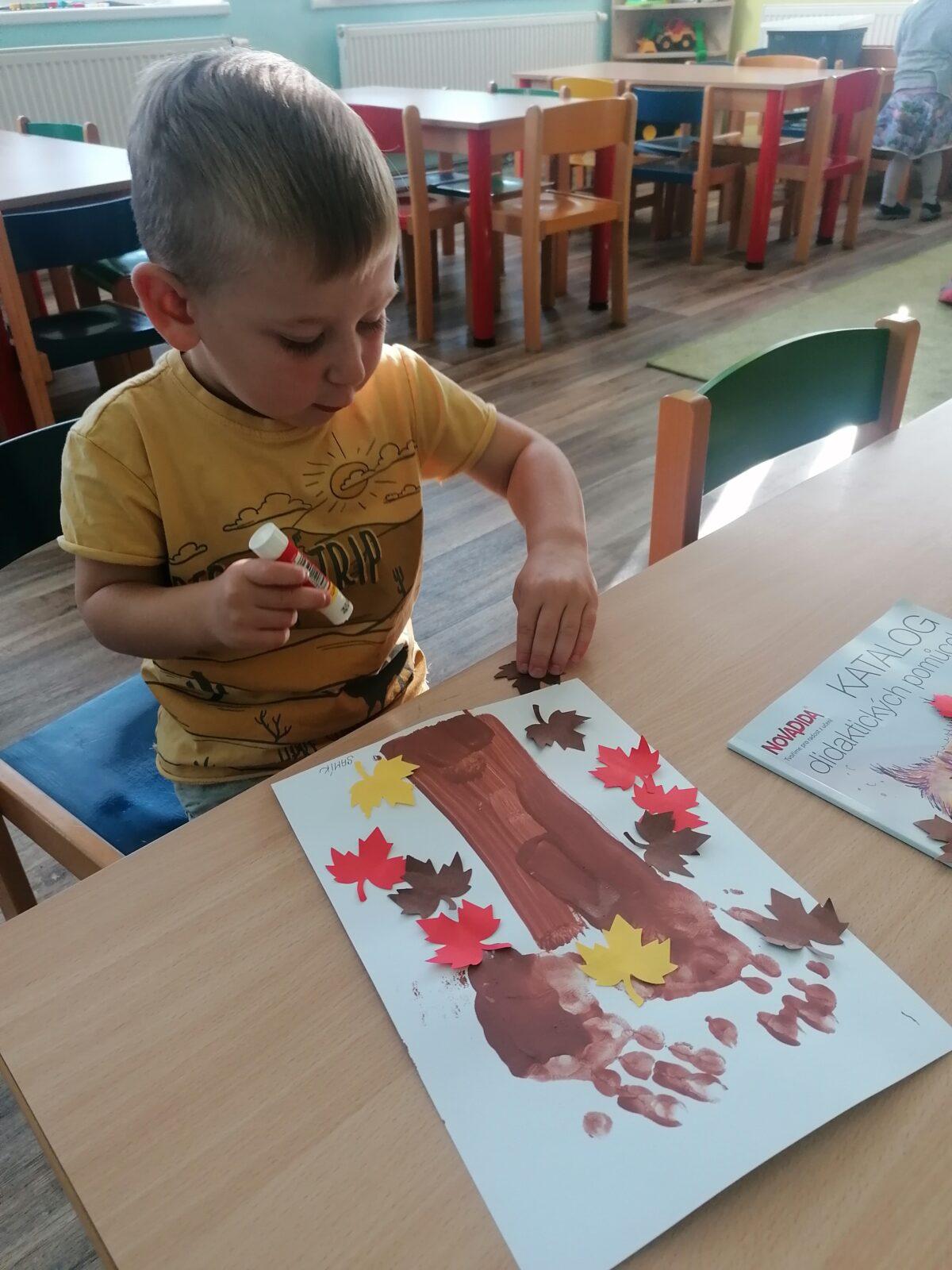 Tvořeníčko, tvoření: "Listí žloutne, poletuje" - Broučci - 45