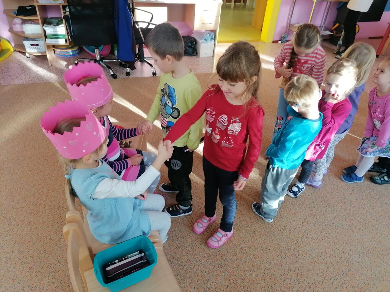 Slavíme!! Sárinka a Julinka měly narozeniny :-) - 7