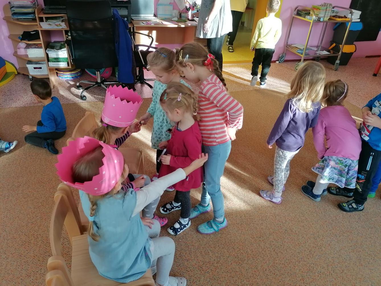 Slavíme!! Sárinka a Julinka měly narozeniny :-) - 8