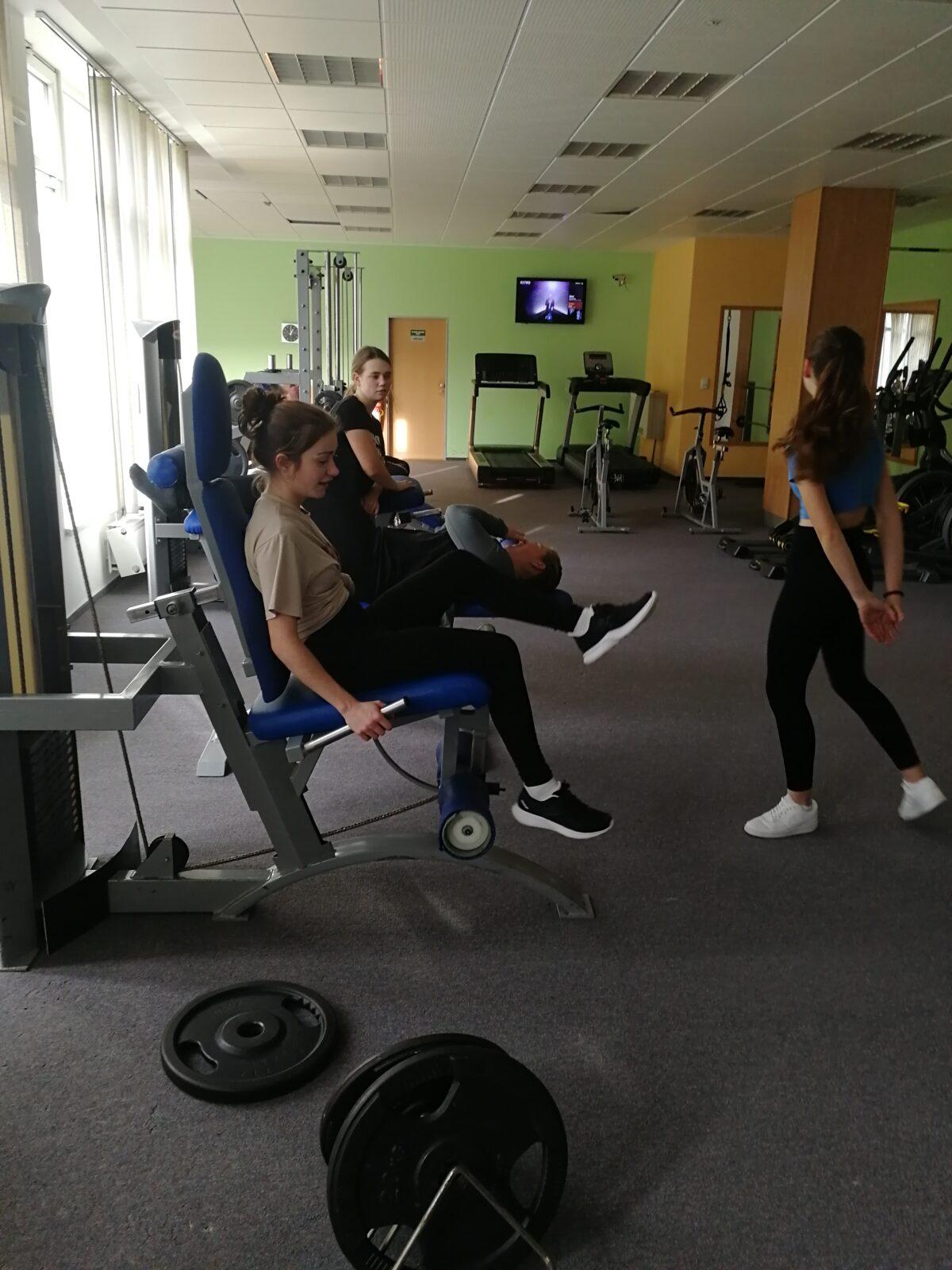Návštěva posilovny - dívky z 8. a 9. tříd - 7