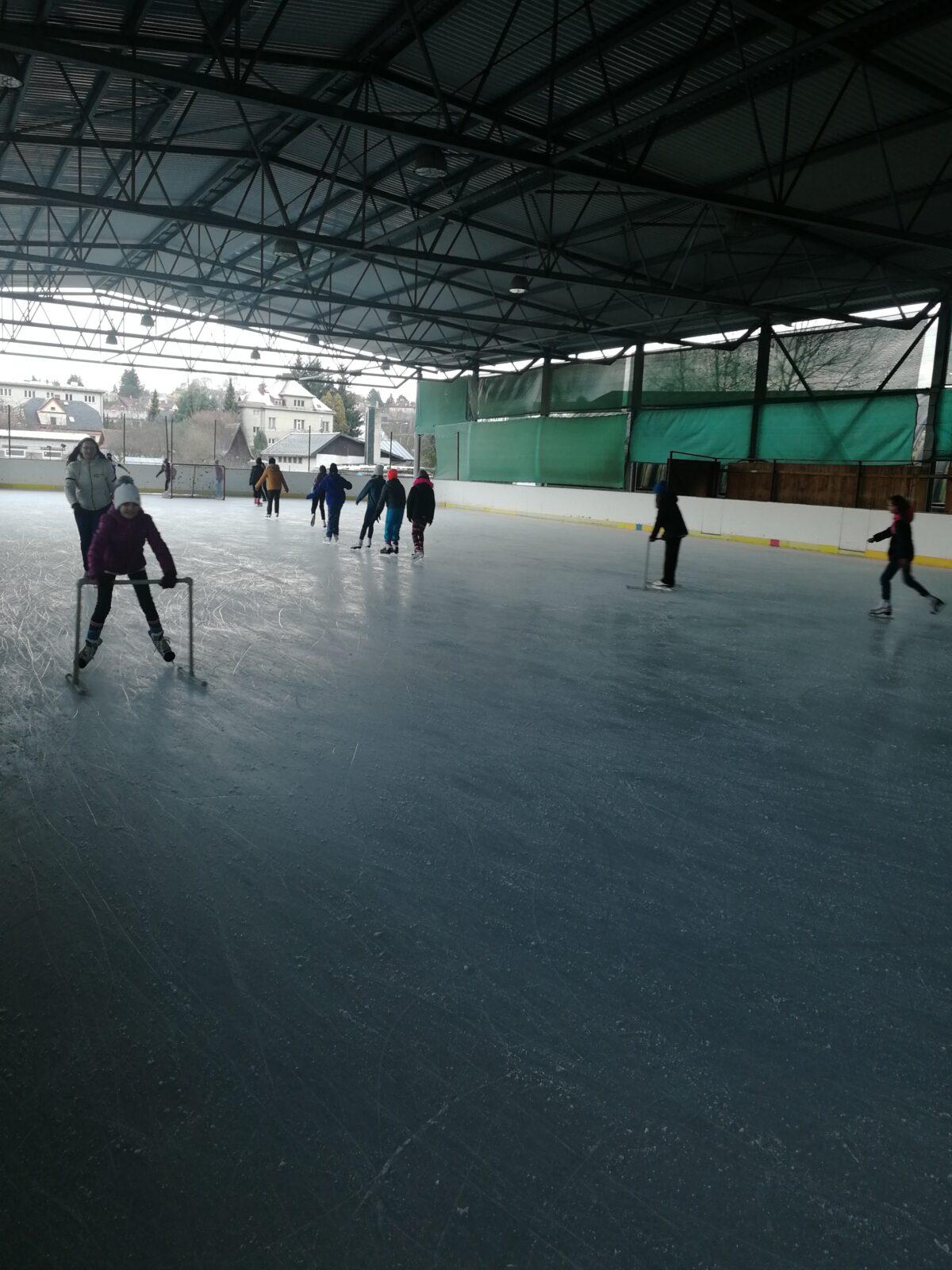 Bruslení dívky z 6. a 7. tříd - 4