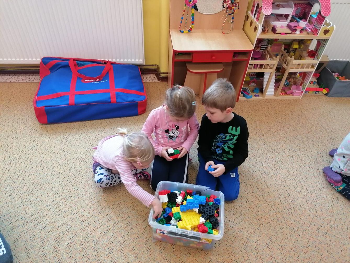 společná práce- "Zvířátka a ptáčci v zimě" :-) - 10