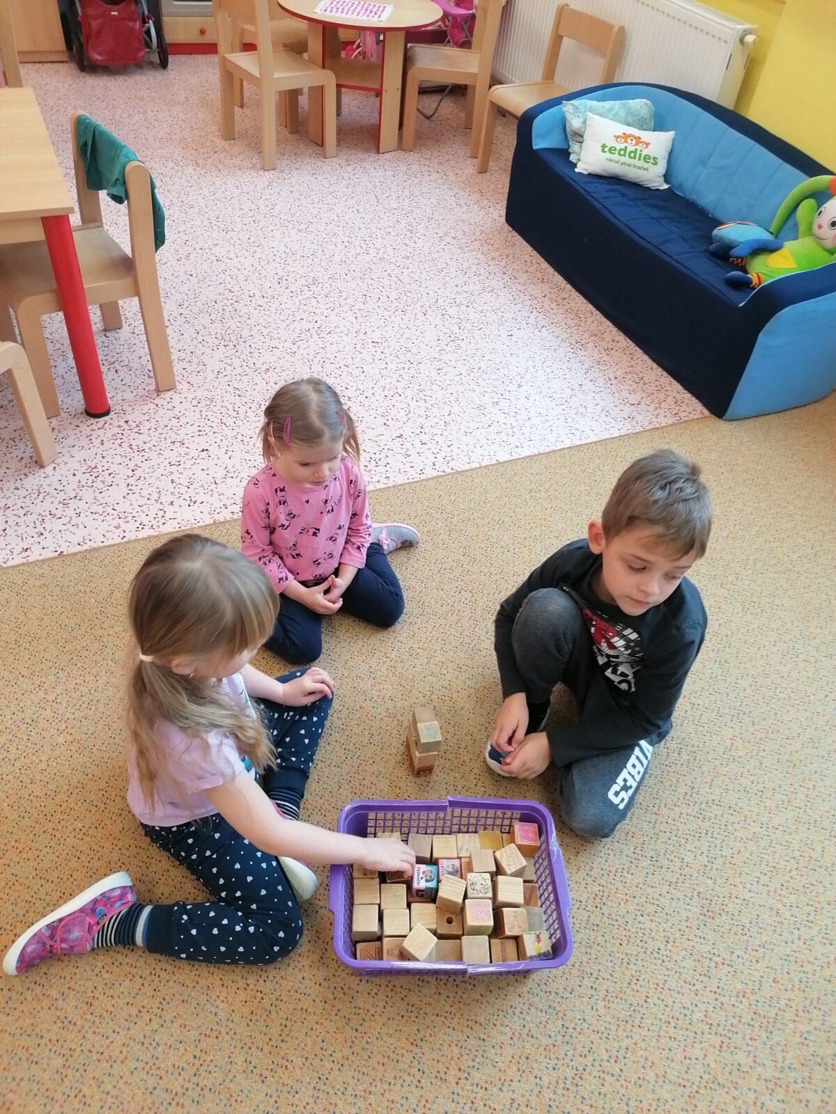 společná práce- "Zvířátka a ptáčci v zimě" :-) - 11