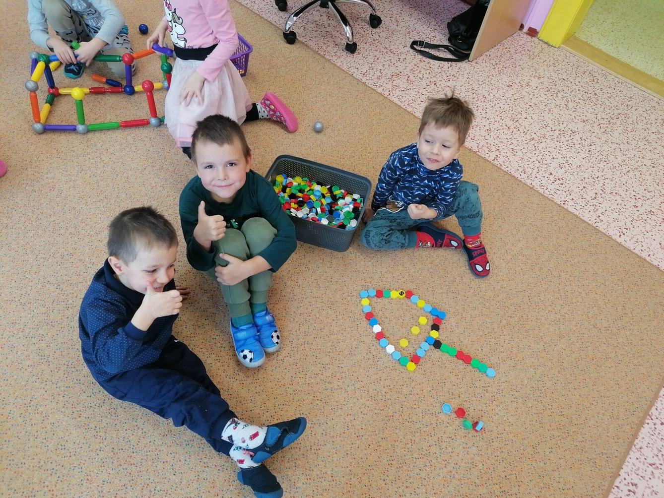 společná práce- "Zvířátka a ptáčci v zimě" :-) - 17