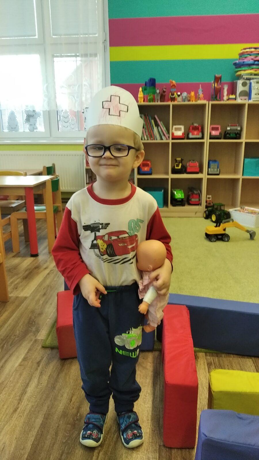 broučci: „zdraví, nemoc, hrajeme si na pana doktora“ - 2