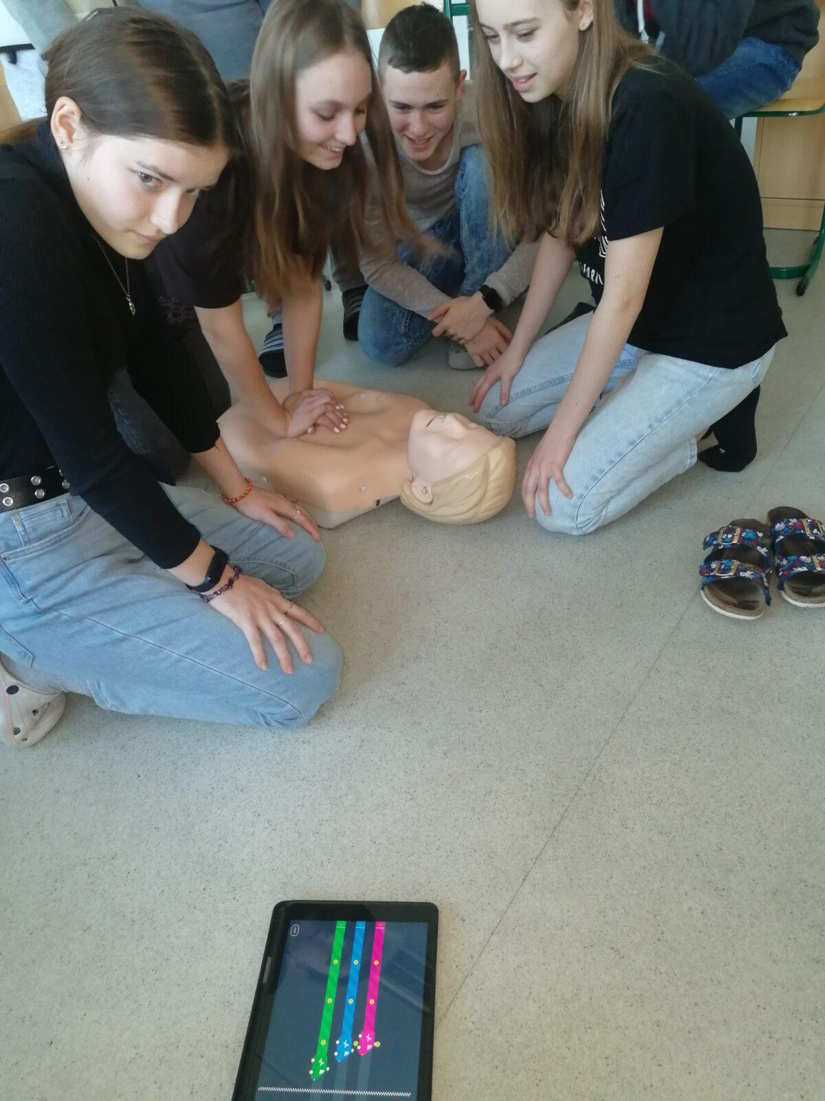 První pomoc v 8. třídě - 12