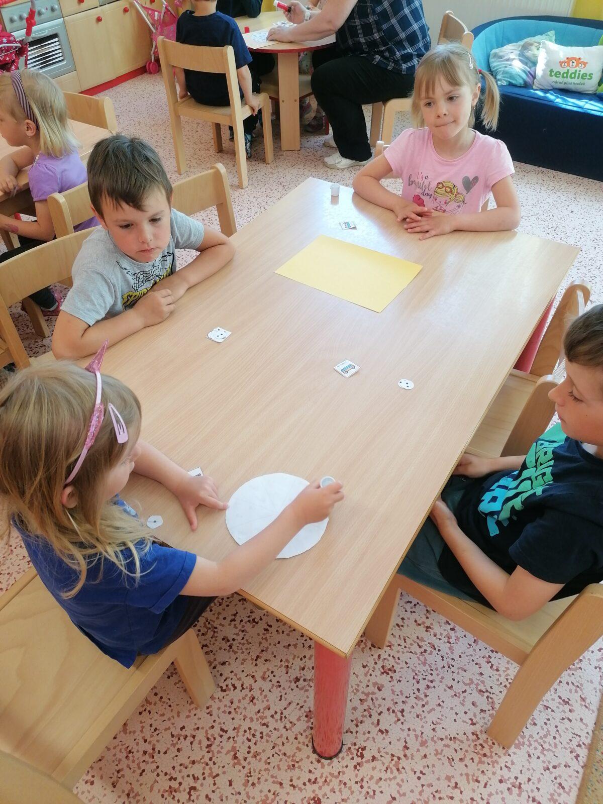 Broučci a Sovičky pracují společně :-) - 9