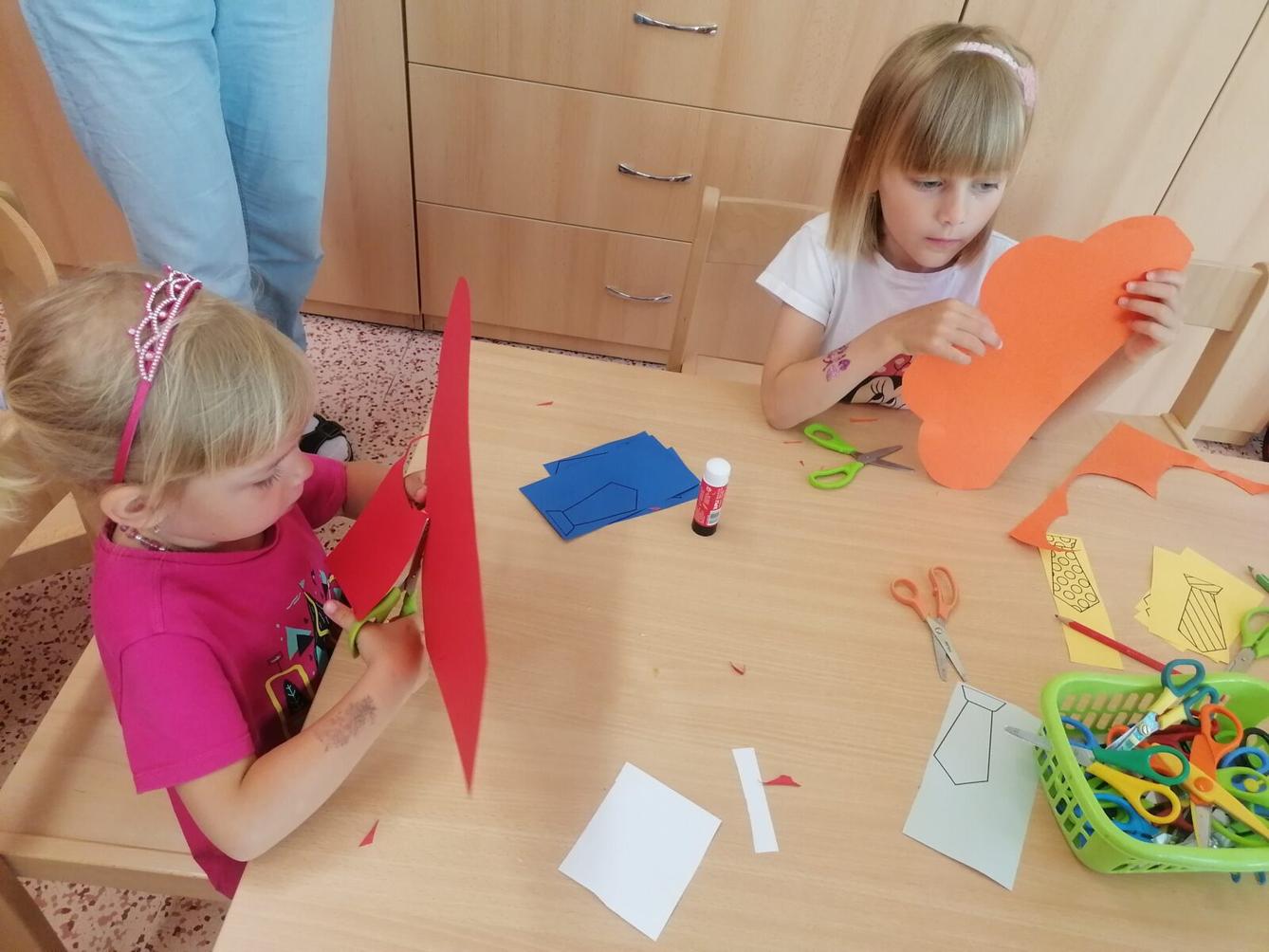 Vyrábíme dárečky pro tatínky :-) - 22