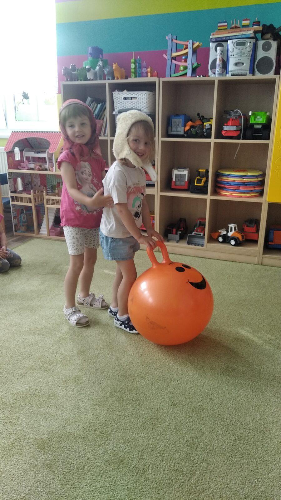 broučci: ,,Z POHÁDKY DO POHÁDKY“ - 13