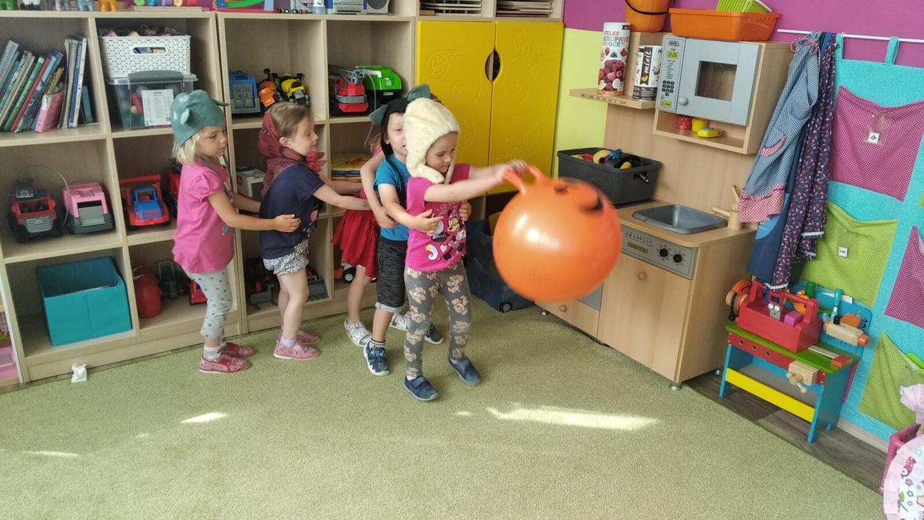 broučci: ,,Z POHÁDKY DO POHÁDKY“ - 18