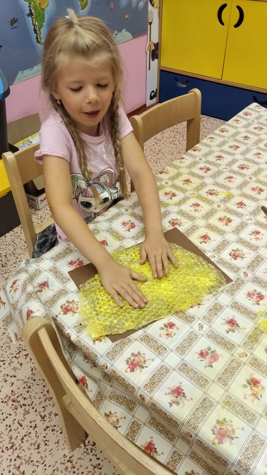 TÝDENNÍ PROJEKT 2 : ,,OD KYTIČKY K MEDU“ - 22