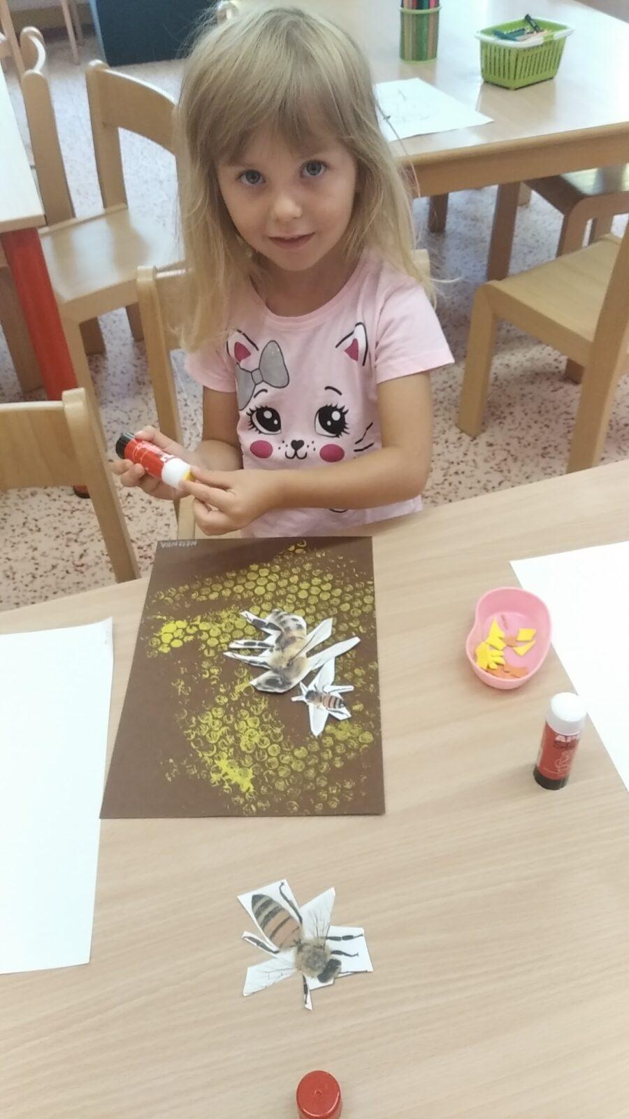 TÝDENNÍ PROJEKT 2 : ,,OD KYTIČKY K MEDU“ - 24