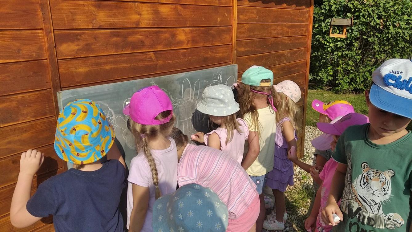 TÝDENNÍ PROJEKT 2 : ,,OD KYTIČKY K MEDU“ - 28