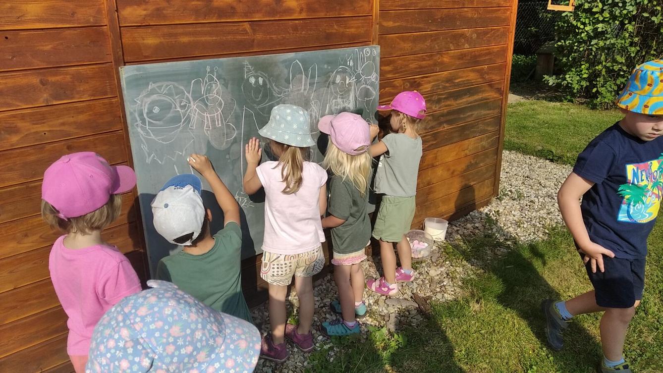 TÝDENNÍ PROJEKT 2 : ,,OD KYTIČKY K MEDU“ - 29