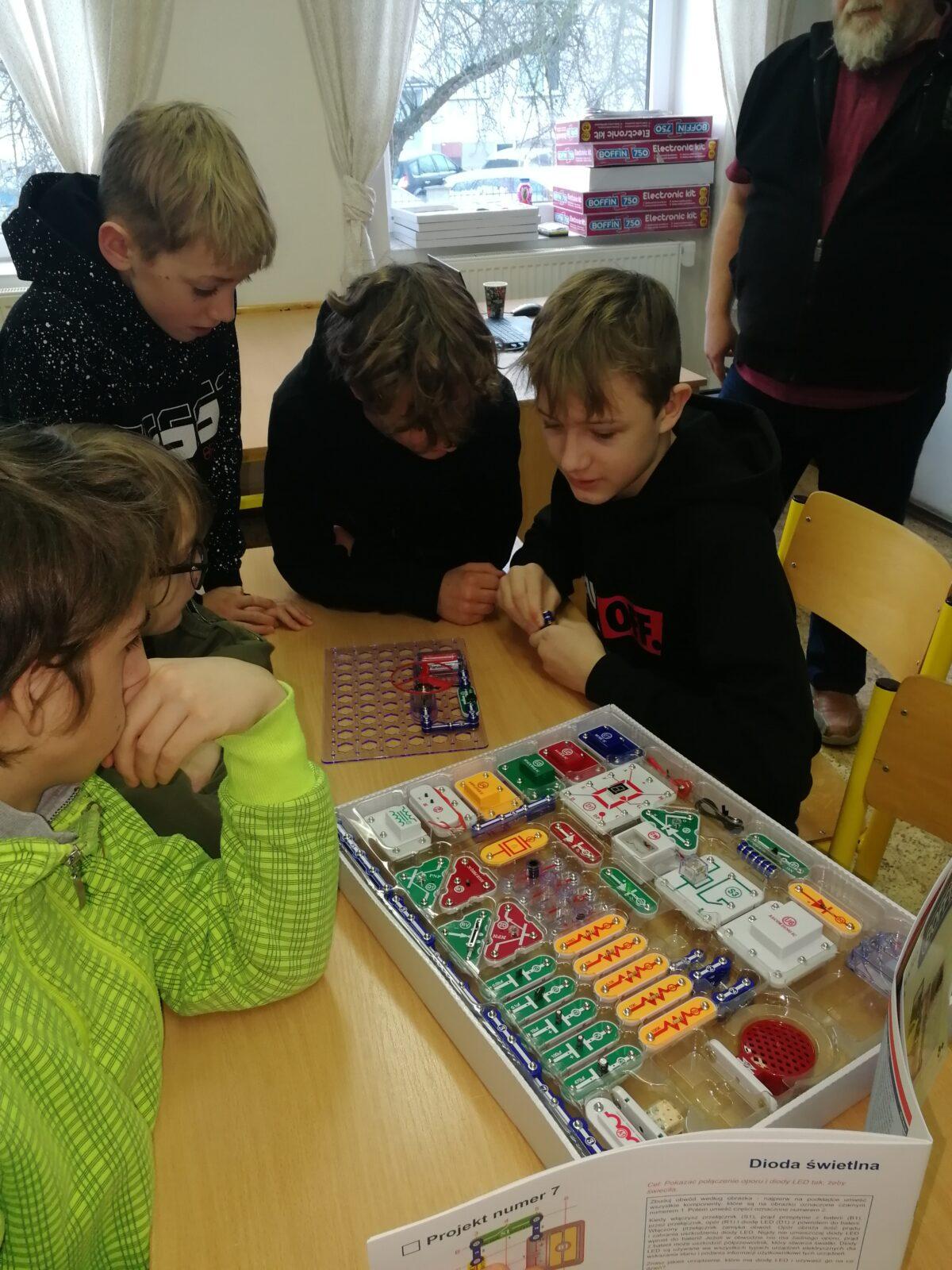 TECHNOhrátky ve Vysokém Mýtě - 8.třídy - 2