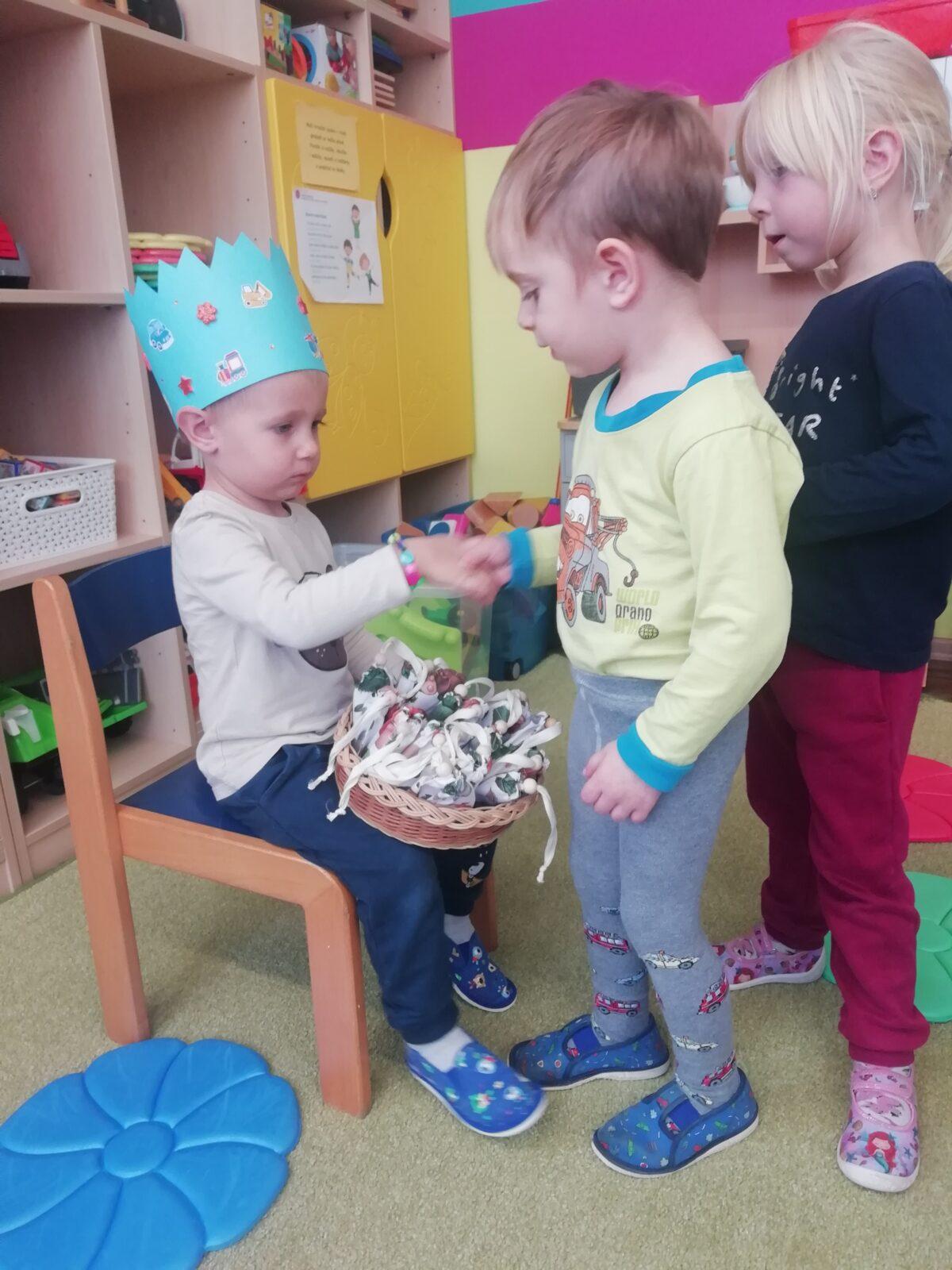 SLAVÍME - Pája měl narozeniny - 8