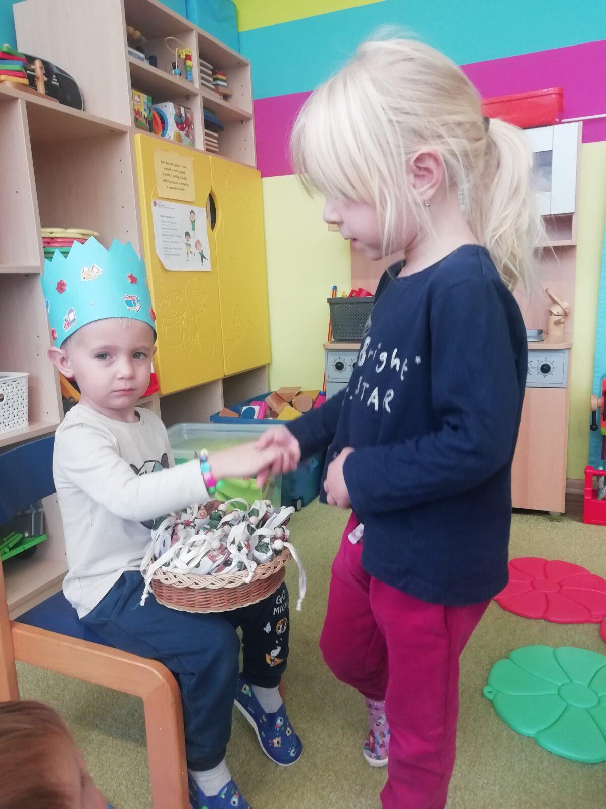 SLAVÍME - Pája měl narozeniny - 9