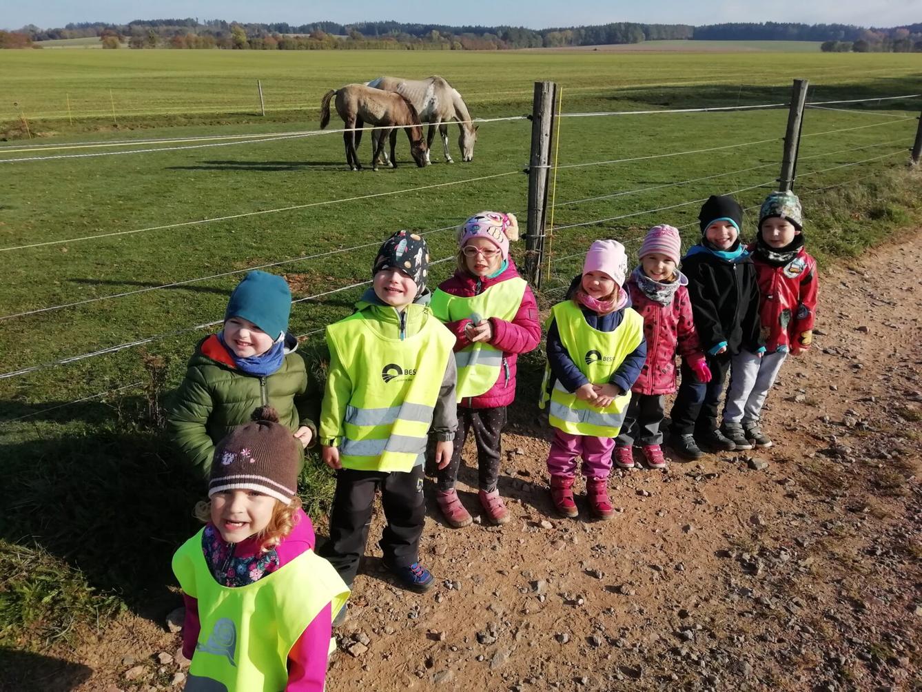 Broučci - Listí žloutne, poletuje - 2