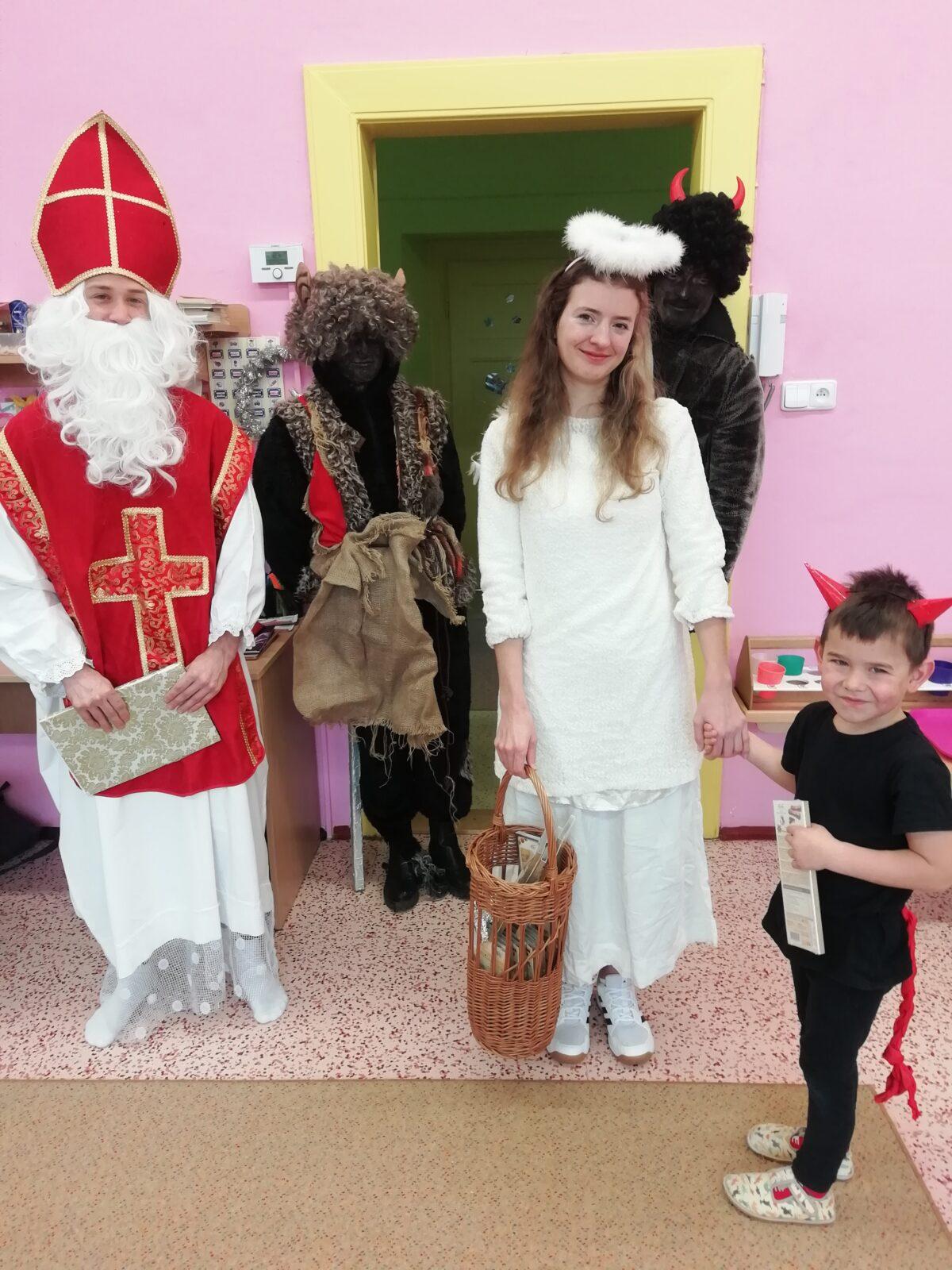 Mikuláš, anděl a čertíci ve školce - 16
