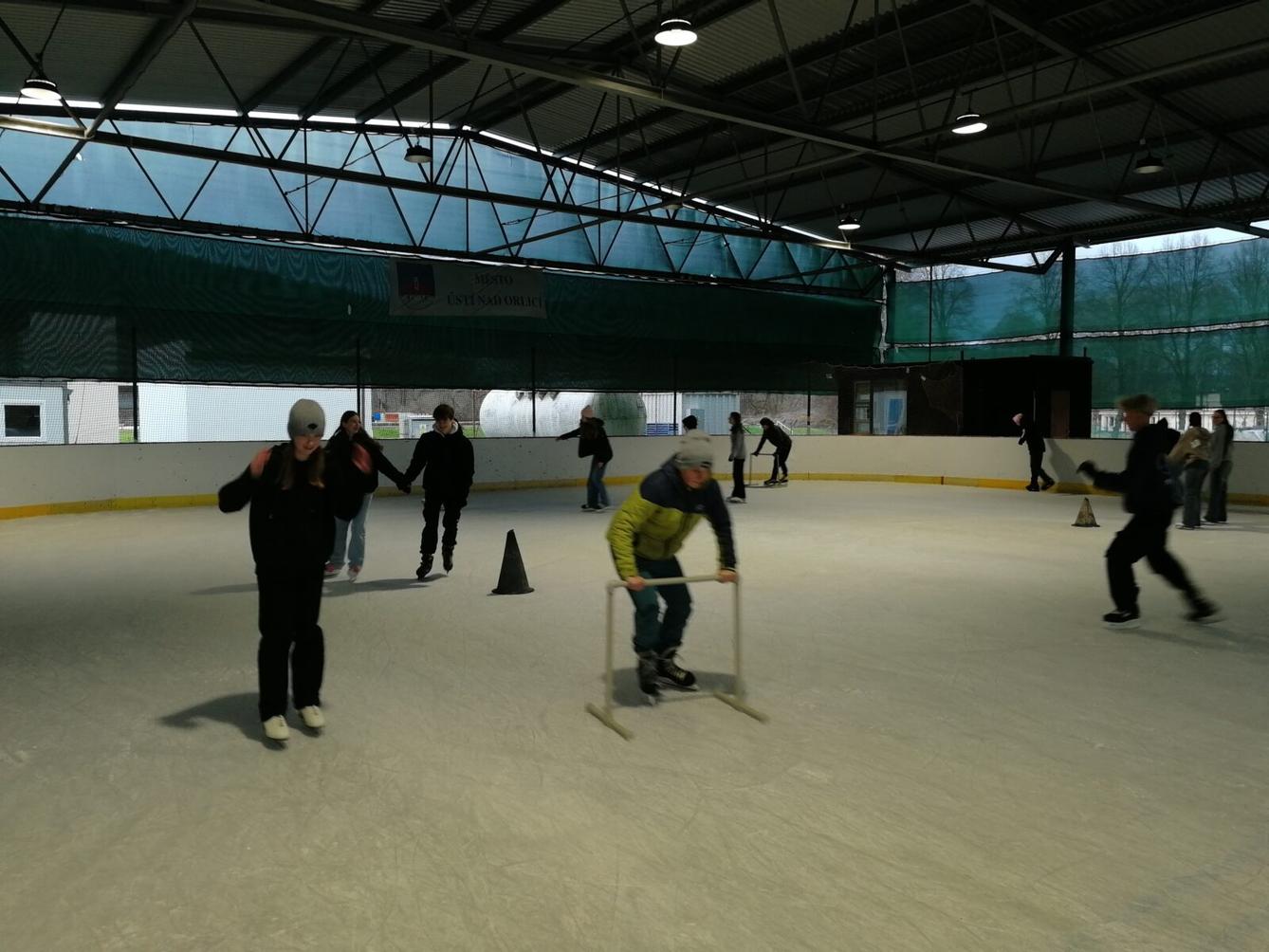 Vánoční bruslení na II. stupni - 7