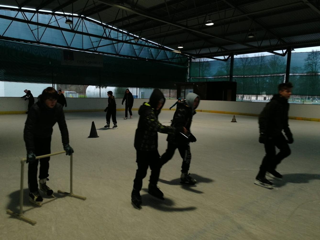 Vánoční bruslení na II. stupni - 8