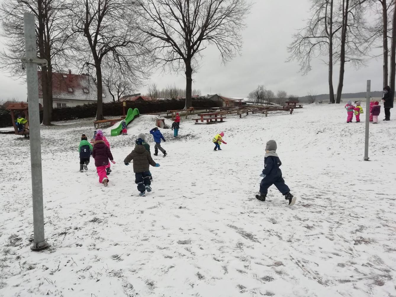 Broučci: První společné dny v novém roce + sněhové hrátky se Sovičkami - 24