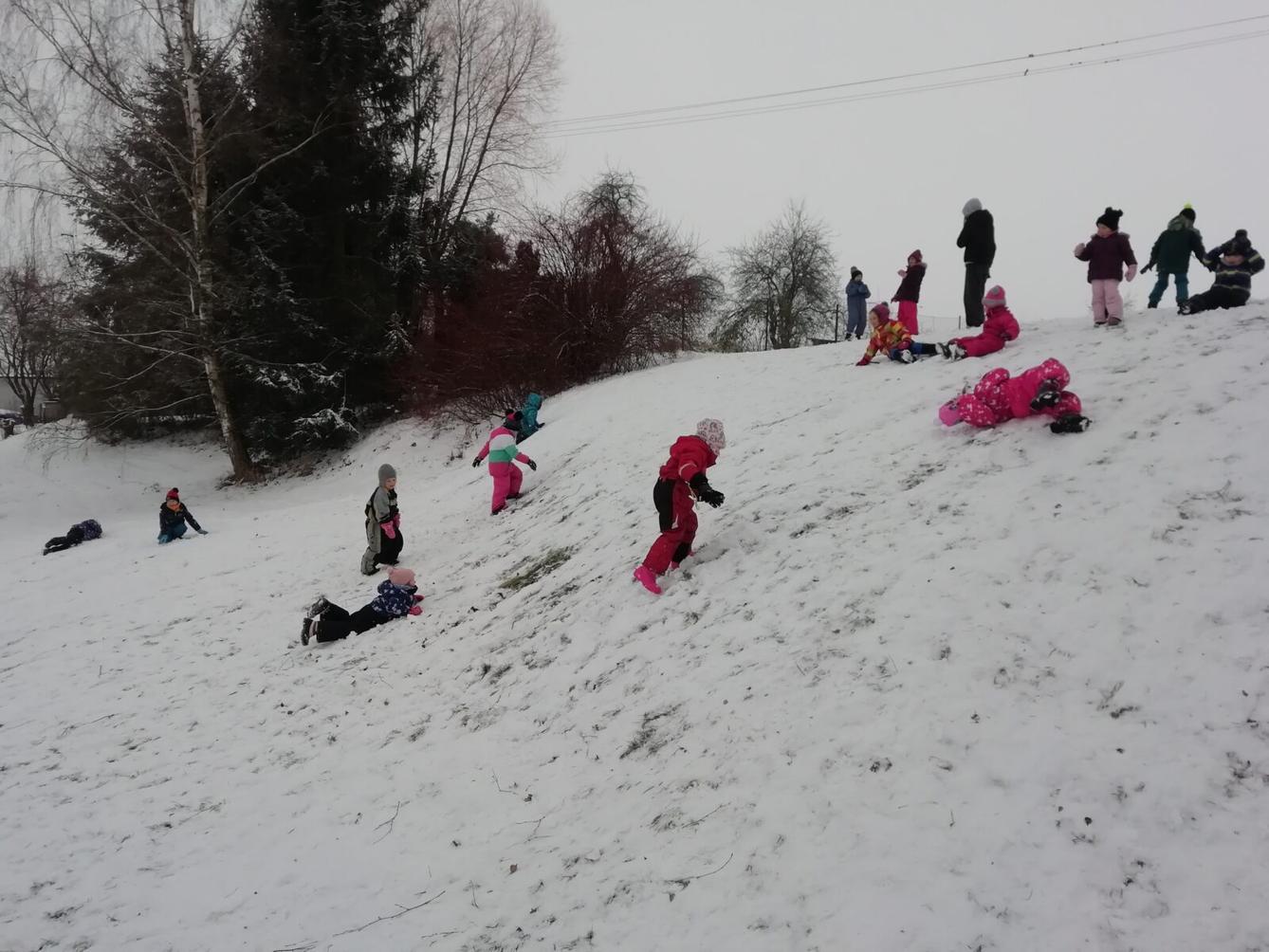 Broučci: První společné dny v novém roce + sněhové hrátky se Sovičkami - 40