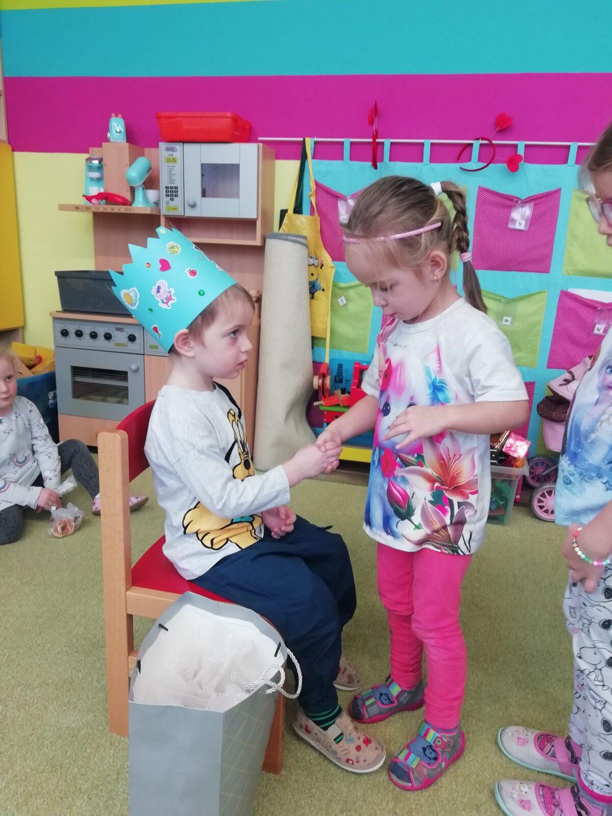 Broučci: Miki měl narozeniny - 5