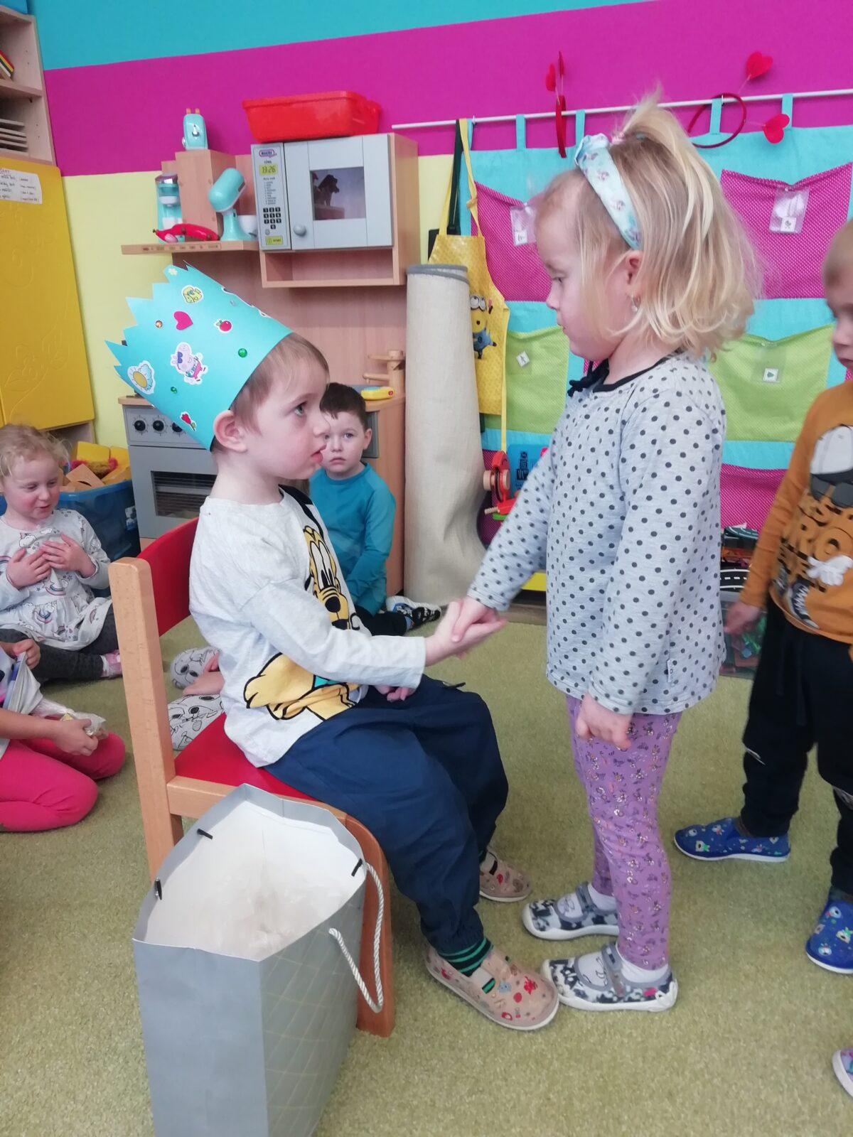 Broučci: Miki měl narozeniny - 10