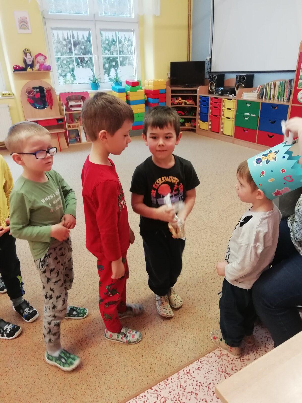 Broučci: Miki měl narozeniny - 16