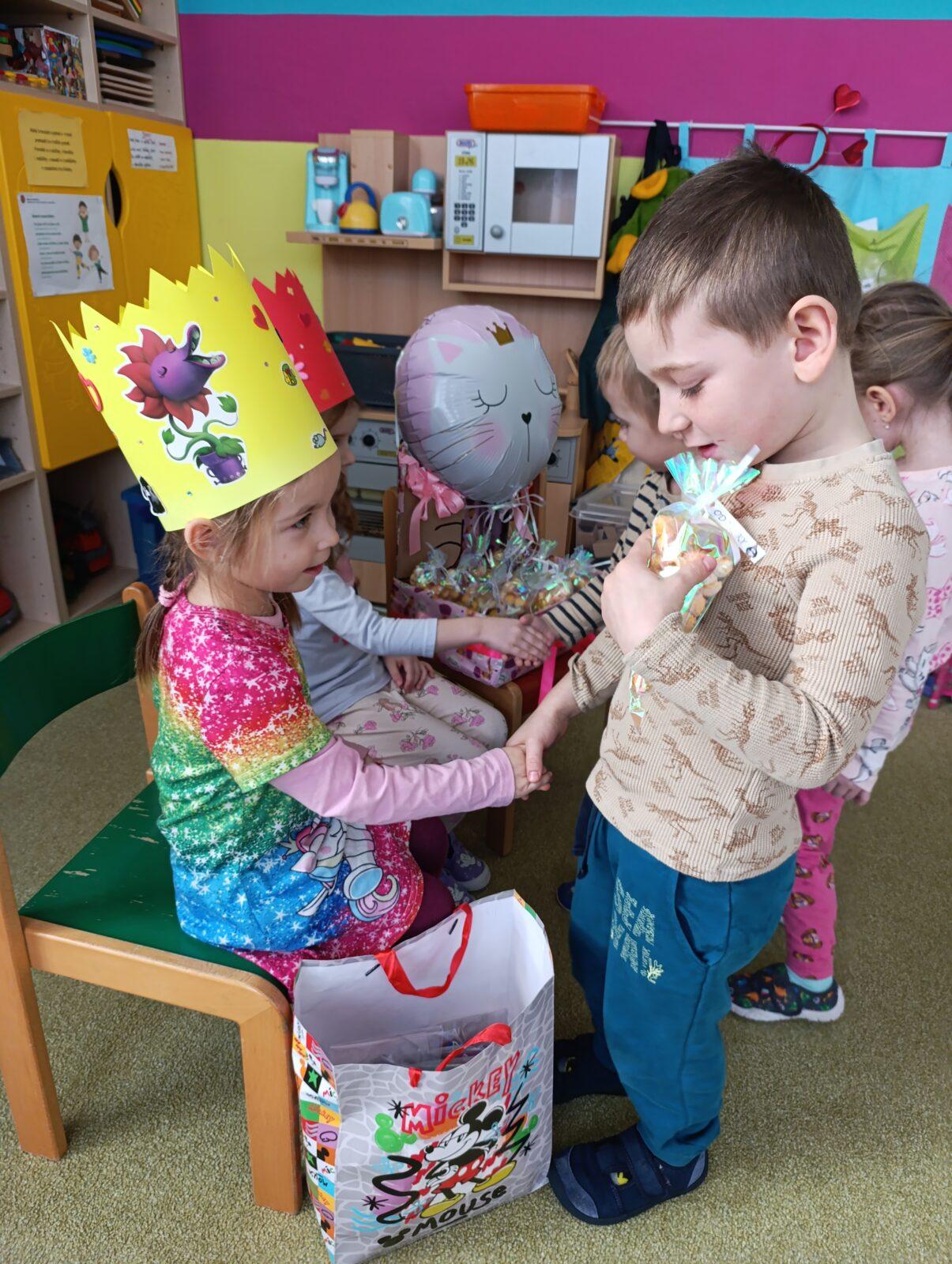 slavíme: Tinka a Lucinka, holky měly narozeniny - 11