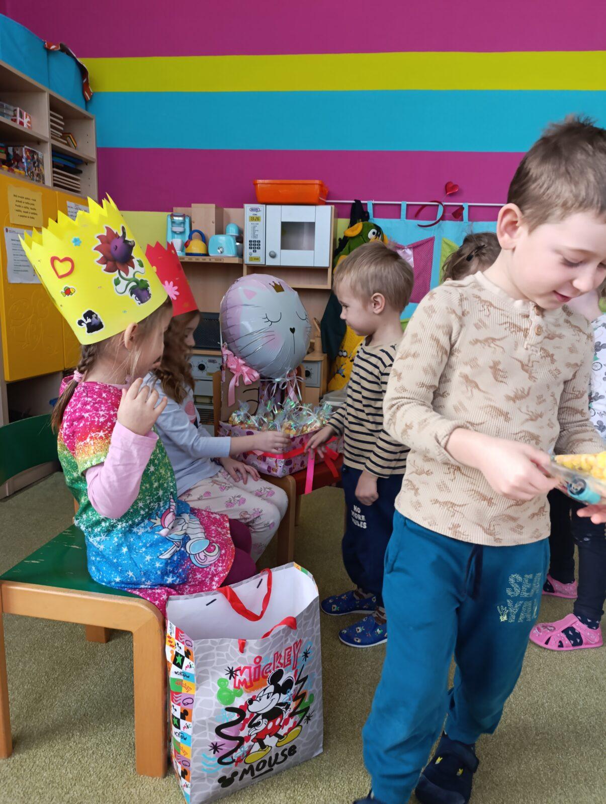 slavíme: Tinka a Lucinka, holky měly narozeniny - 12