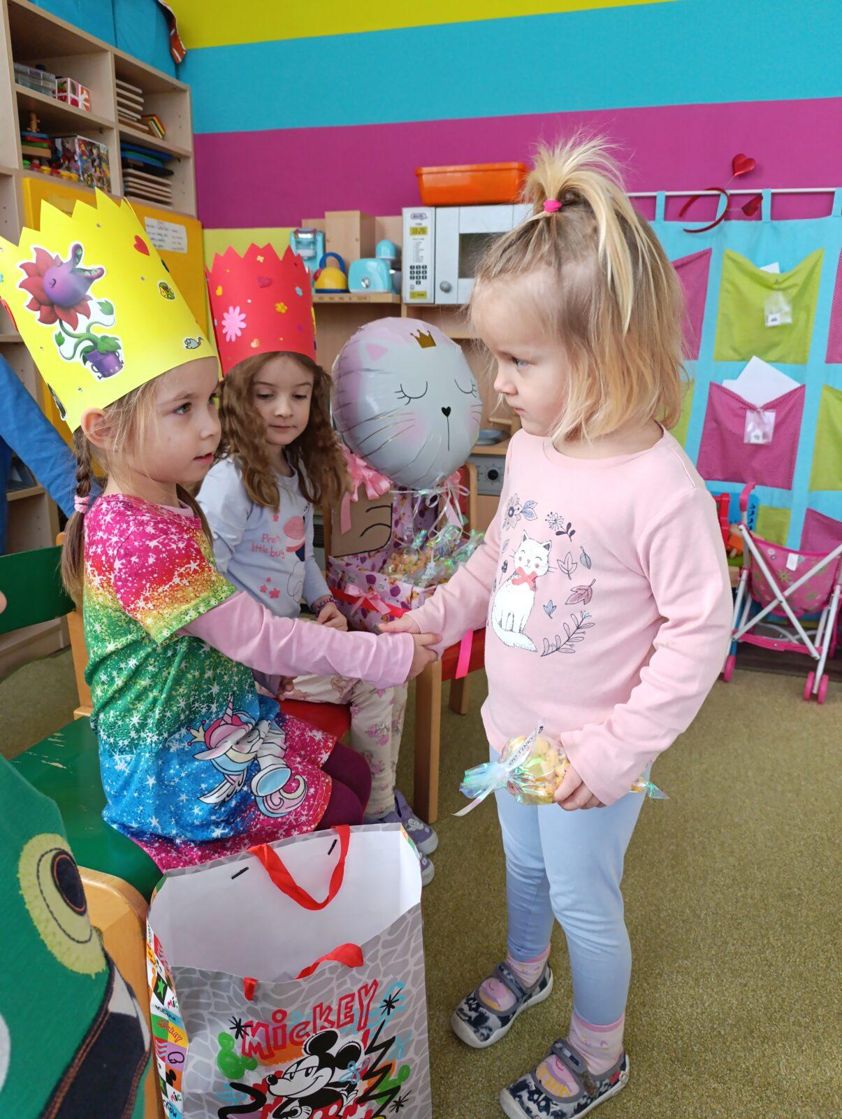 slavíme: Tinka a Lucinka, holky měly narozeniny - 17