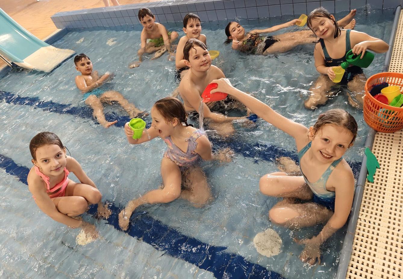 18. 3. Plavecký výcvik - 2. třída, 3. A, 3. B - 5