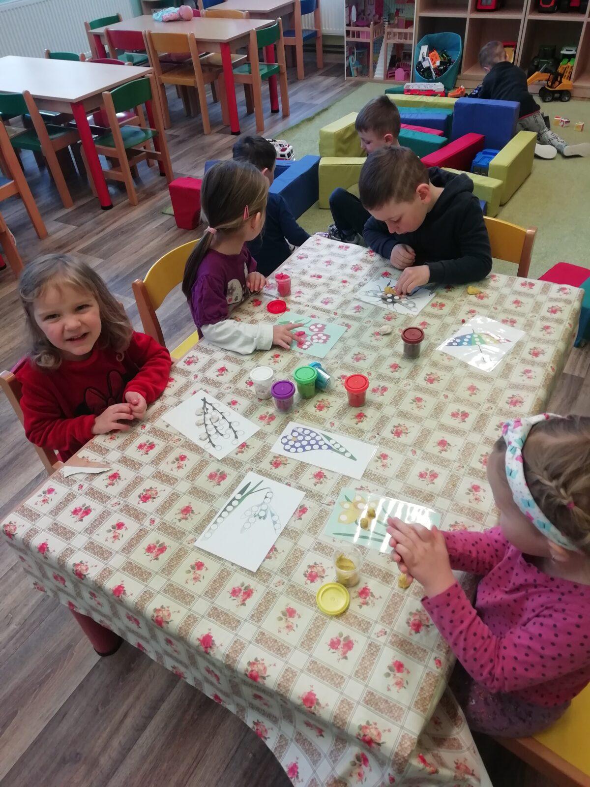 BROUČCI - ,,O ZAKLETÝCH STROMECH, PŘIŠLO JARO DO VSI´´ - 22