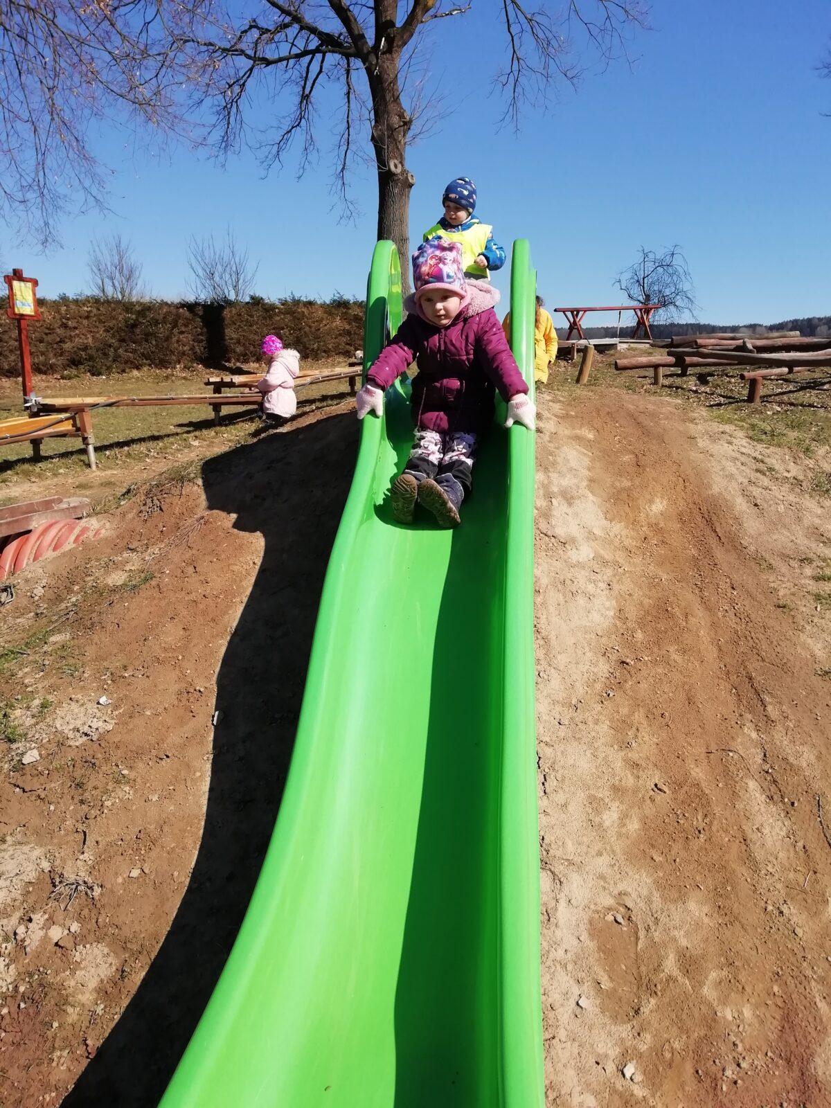 BROUČCI - ,,O ZAKLETÝCH STROMECH, PŘIŠLO JARO DO VSI´´ - 27