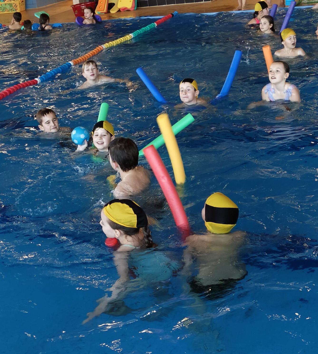 18. 3. Plavecký výcvik - 2. třída, 3. A, 3. B - 9