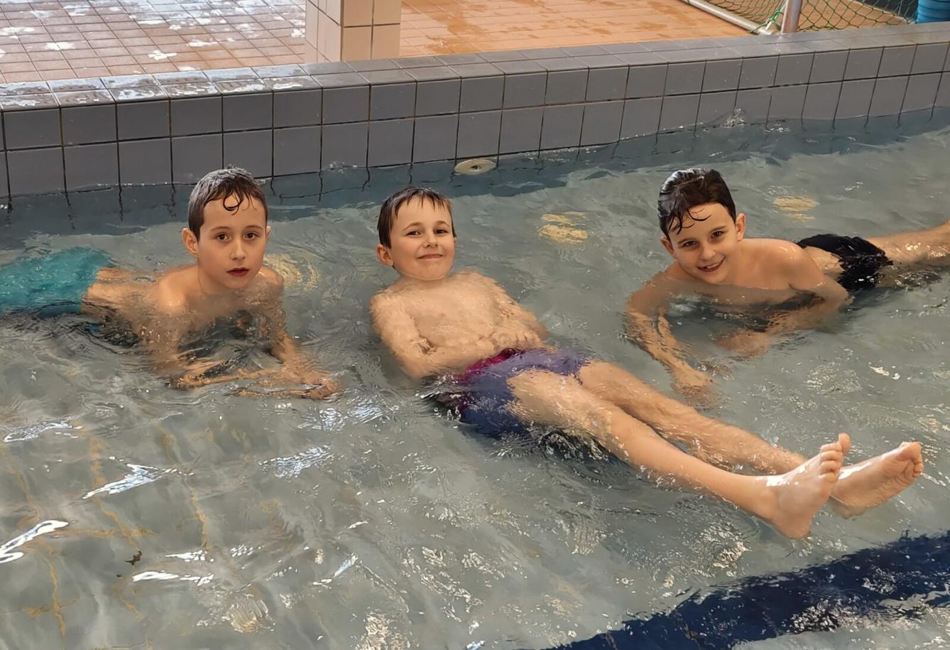 18. 3. Plavecký výcvik - 2. třída, 3. A, 3. B - 14