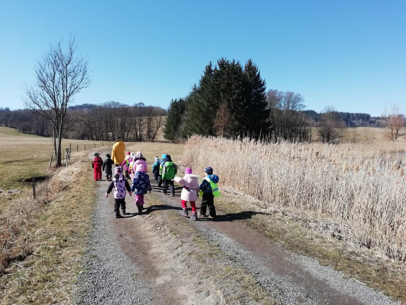BROUČCI - ,,O ZAKLETÝCH STROMECH, PŘIŠLO JARO DO VSI´´ - 37