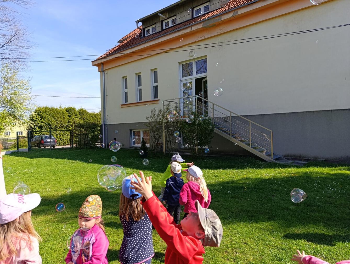 broučci: den země, přípravy na čarodějnice - 11