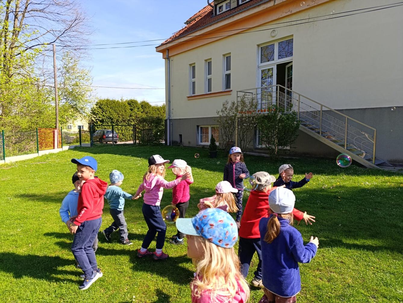 broučci: den země, přípravy na čarodějnice - 12